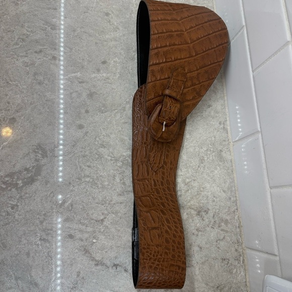 Rare Vintage Landes Brown Leather Crocodile Embossed Belt. Large. Like new! - Picture 7 of 7